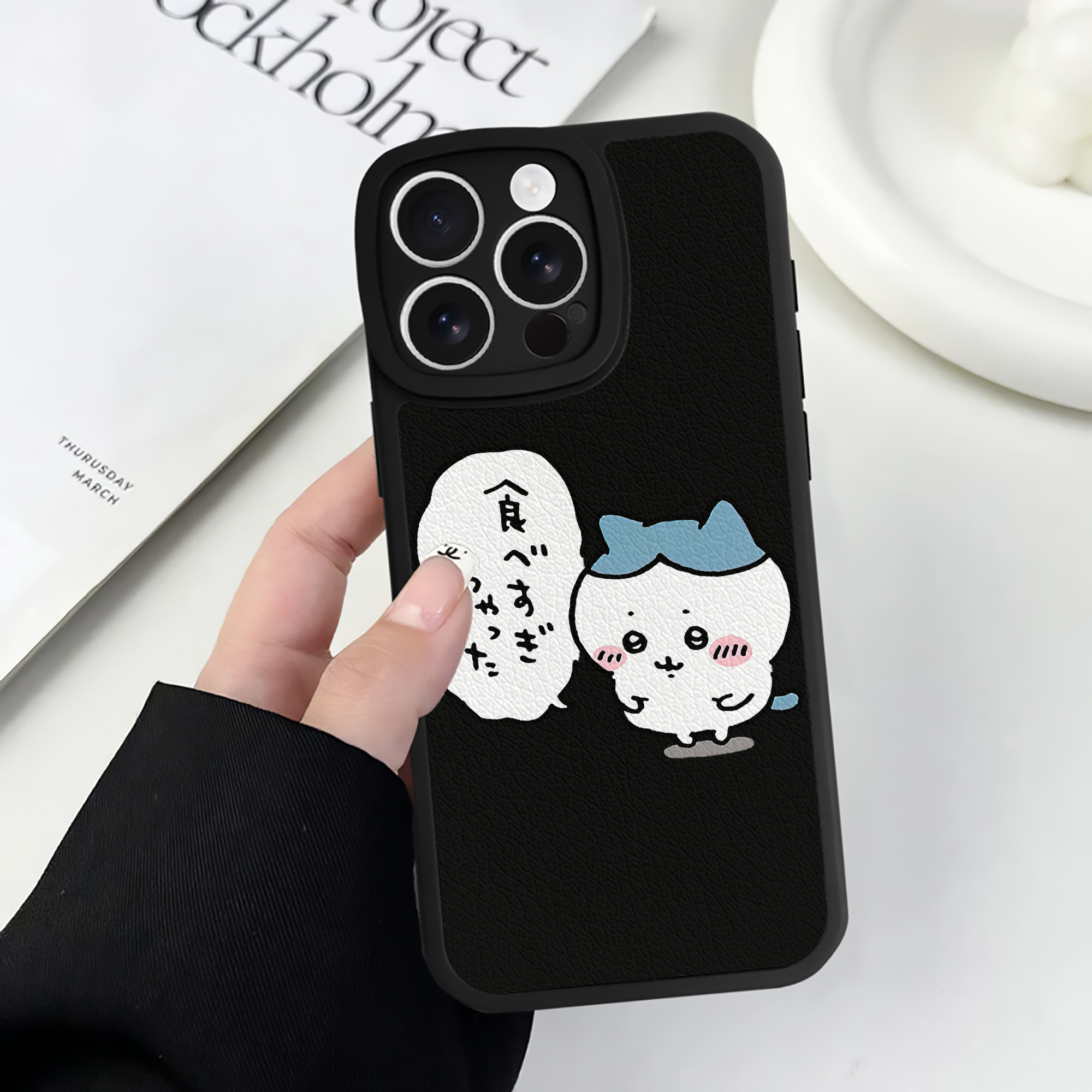 （画像用） ちいかわ ハチワレ Chii-kawa hachiware 【iPhone 16シリーズ対応】シリコンスマホケース（レザー調） 材質：シリコン